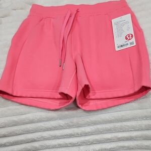NWT Lululemon Scuba HR Short 5inch